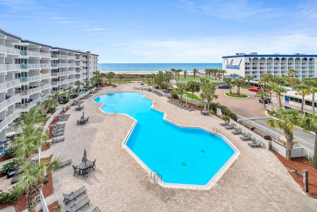 2 Condominium vacation rental located in Okaloosa Island 1