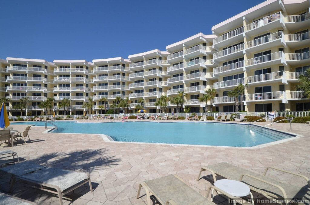 2 Condominium vacation rental located in Okaloosa Island 1