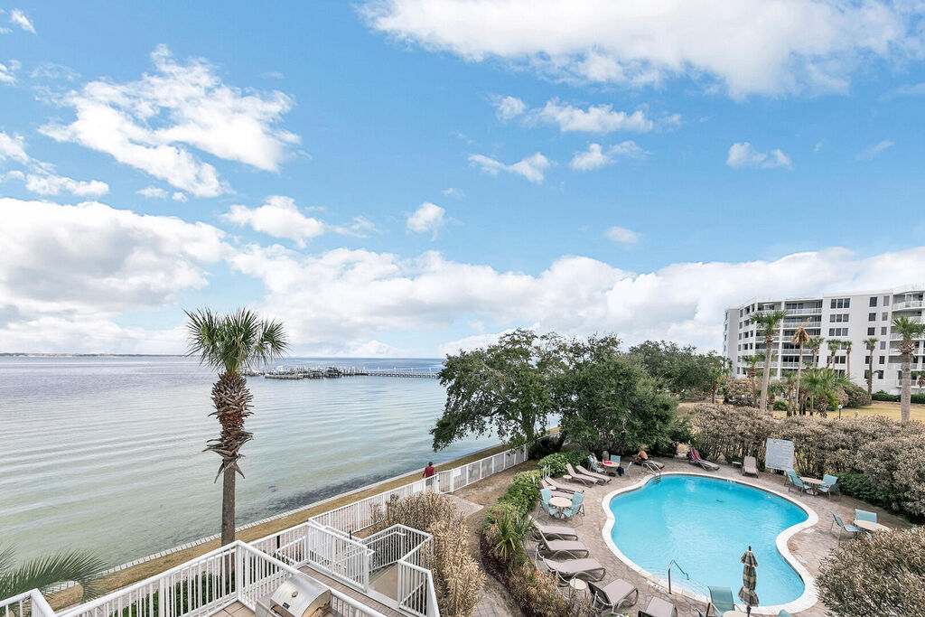 3 Condominium vacation rental located in Okaloosa Island 1