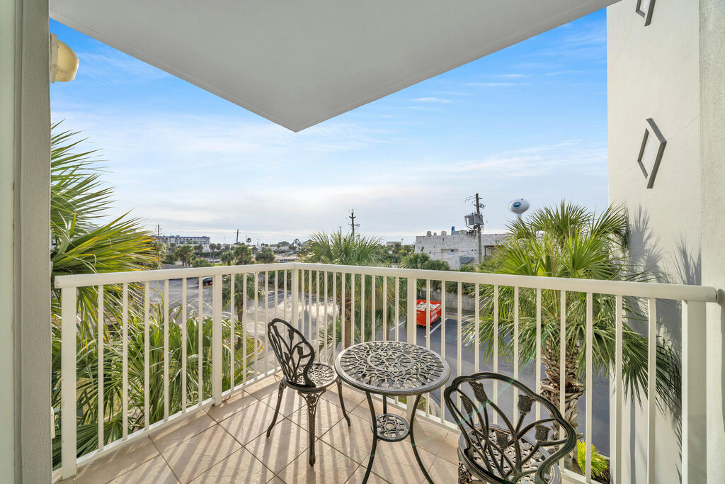 3 Condominium vacation rental located in Okaloosa Island 1