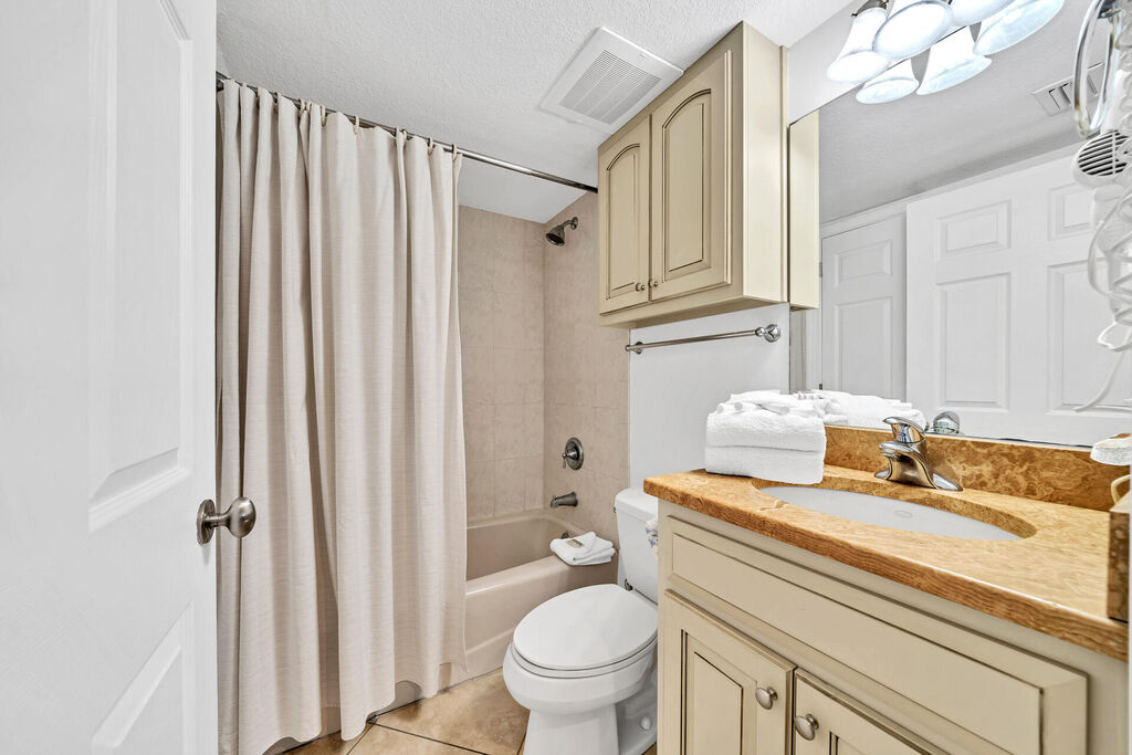 3 Condominium vacation rental located in Okaloosa Island 1