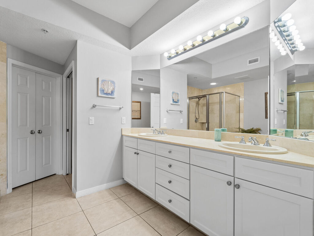 3 Condominium vacation rental located in Okaloosa Island 1