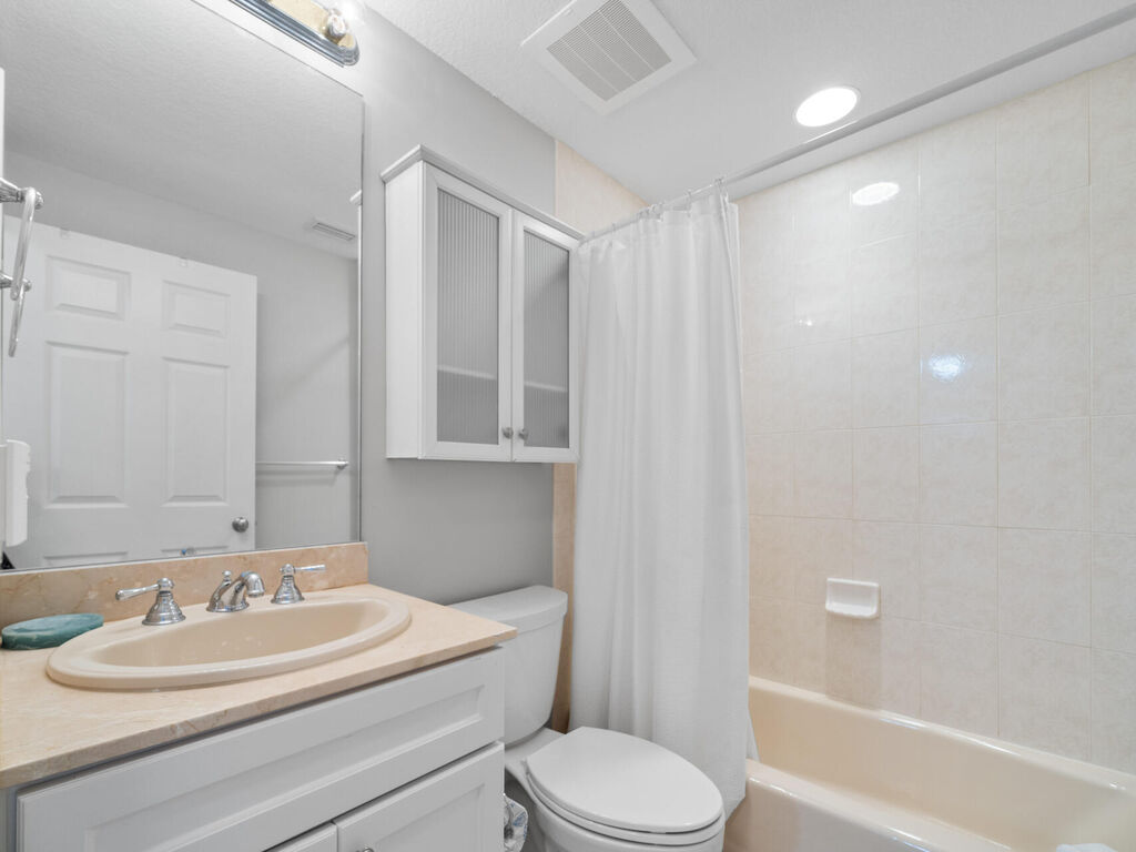 3 Condominium vacation rental located in Okaloosa Island 1