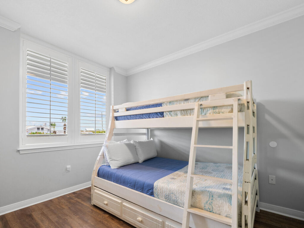 3 Condominium vacation rental located in Okaloosa Island 1