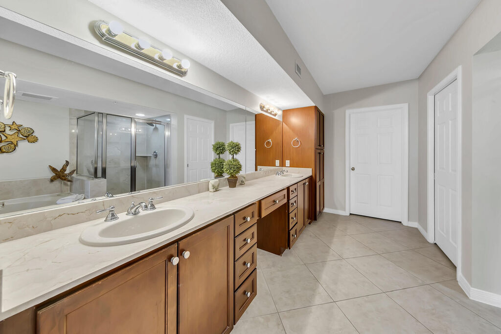 3 Condominium vacation rental located in Okaloosa Island 1