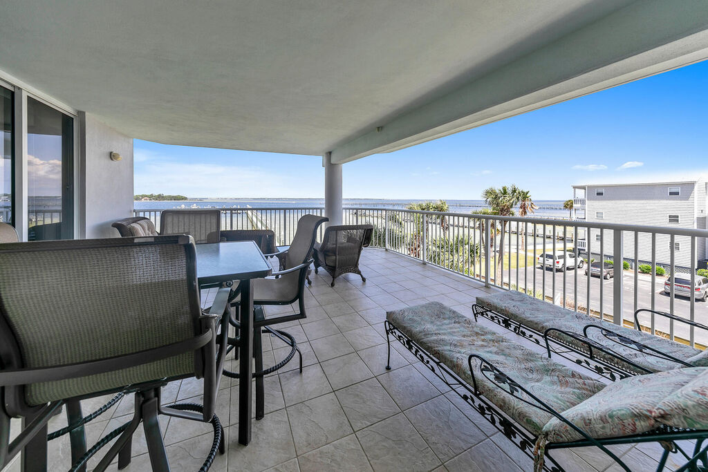 3 Condominium vacation rental located in Okaloosa Island 1
