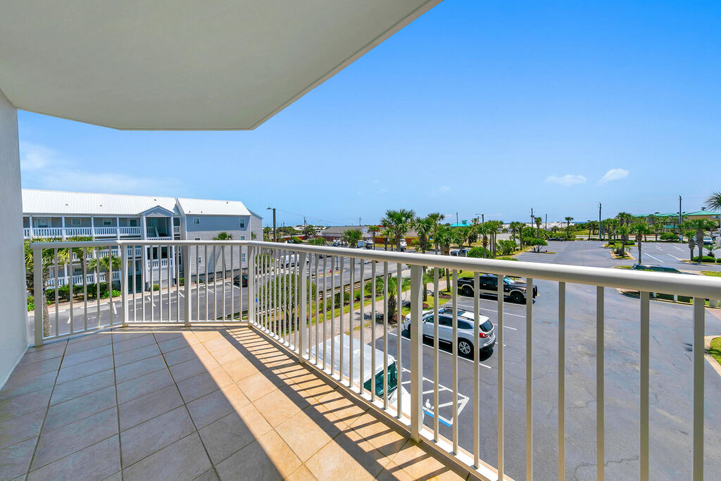 3 Condominium vacation rental located in Okaloosa Island 1