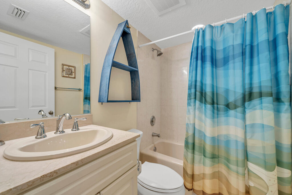 3 Condominium vacation rental located in Okaloosa Island 1