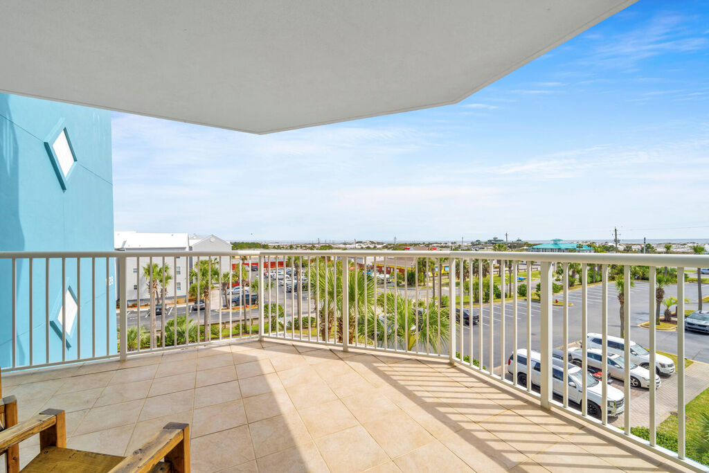 3 Condominium vacation rental located in Okaloosa Island 1