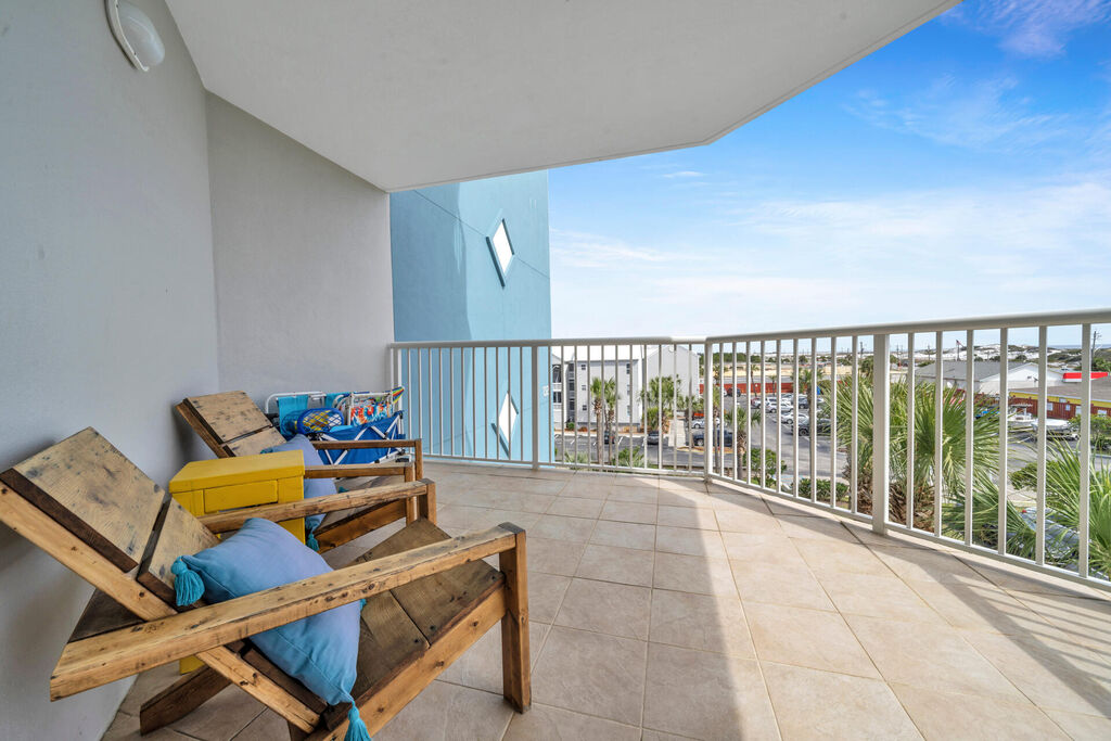 3 Condominium vacation rental located in Okaloosa Island 1