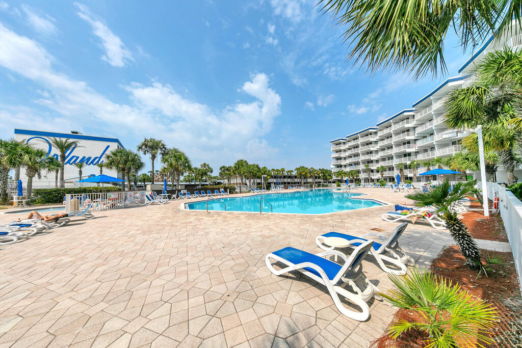 3 Condominium vacation rental located in Okaloosa Island 1