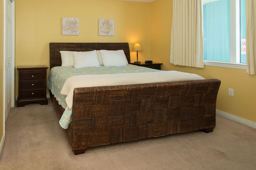 2 Condominium vacation rental located in Okaloosa Island 1
