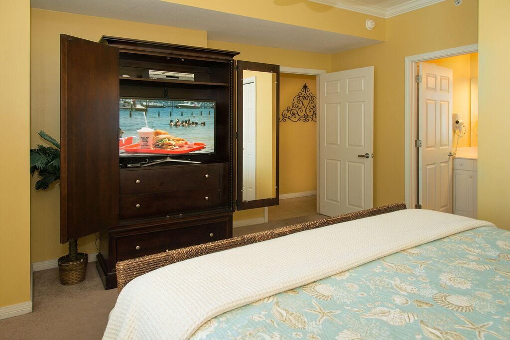 2 Condominium vacation rental located in Okaloosa Island 1