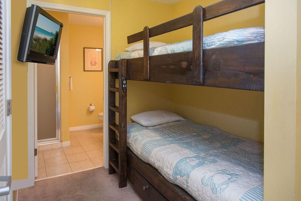 2 Condominium vacation rental located in Okaloosa Island 1