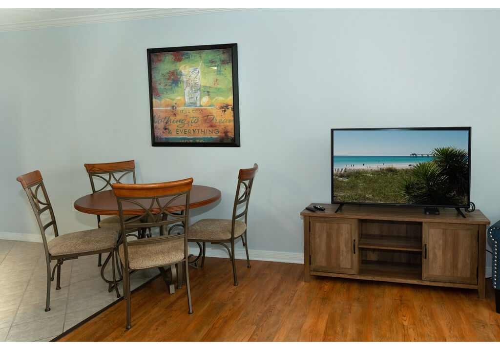 2 Condominium vacation rental located in Okaloosa Island 1