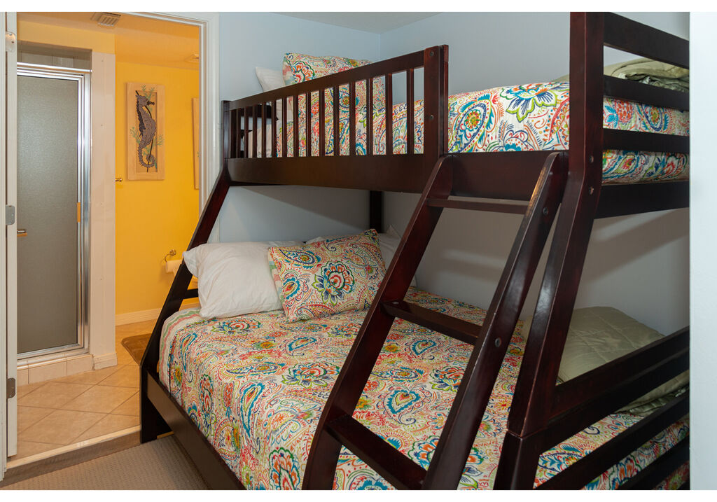2 Condominium vacation rental located in Okaloosa Island 1