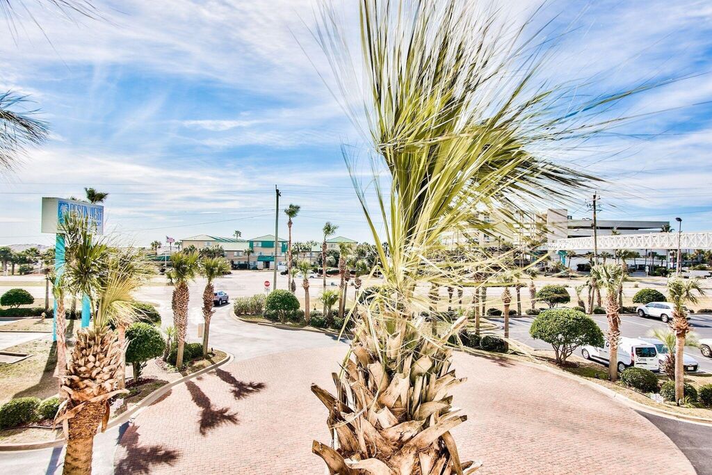 2 Condominium vacation rental located in Okaloosa Island 1