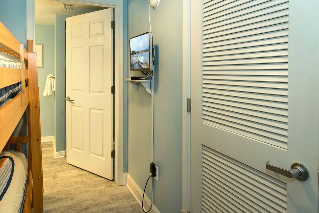 2 Condominium vacation rental located in Okaloosa Island 1