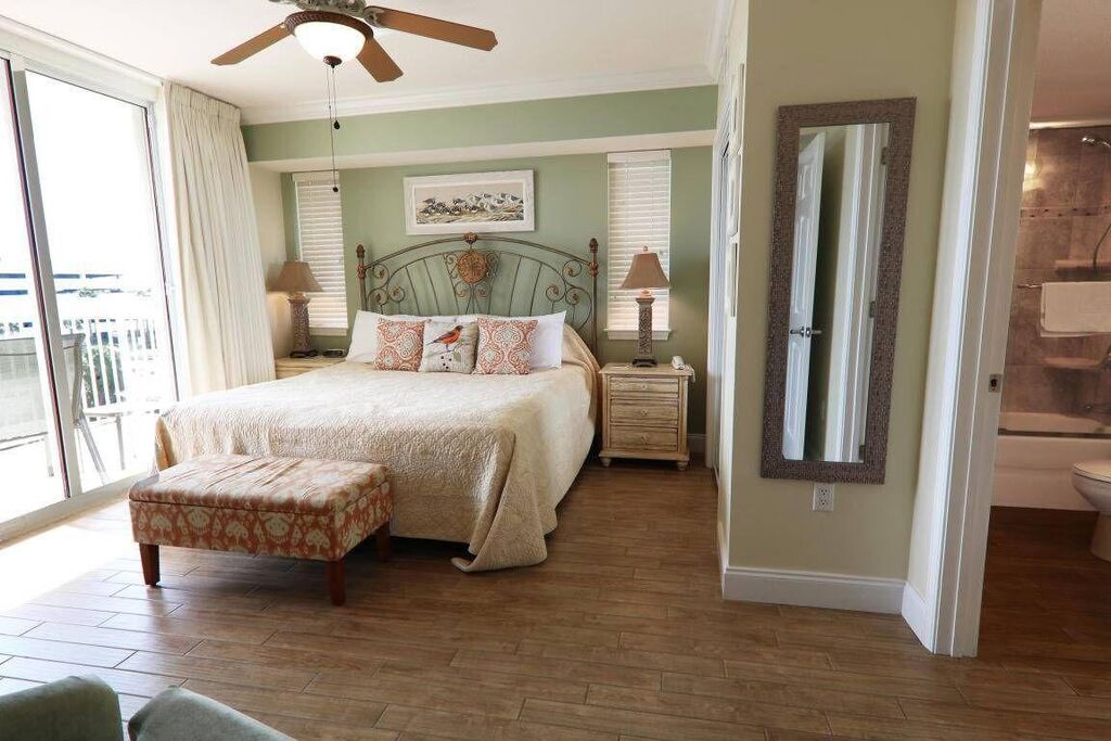 2 Condominium vacation rental located in Okaloosa Island 1