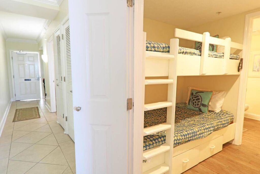 2 Condominium vacation rental located in Okaloosa Island 1