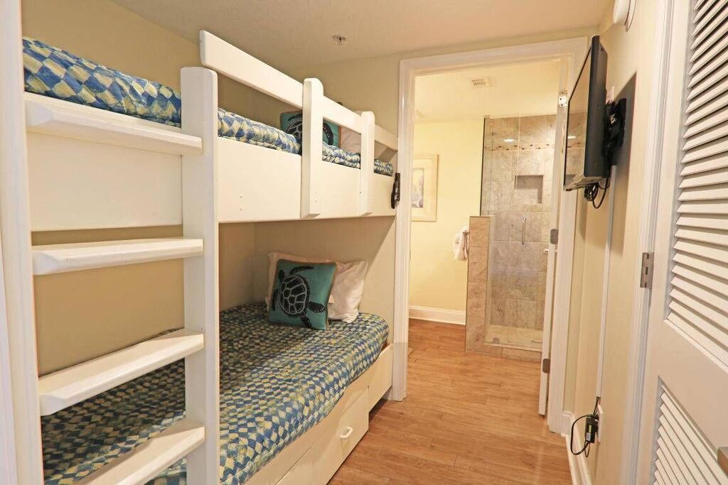 2 Condominium vacation rental located in Okaloosa Island 1