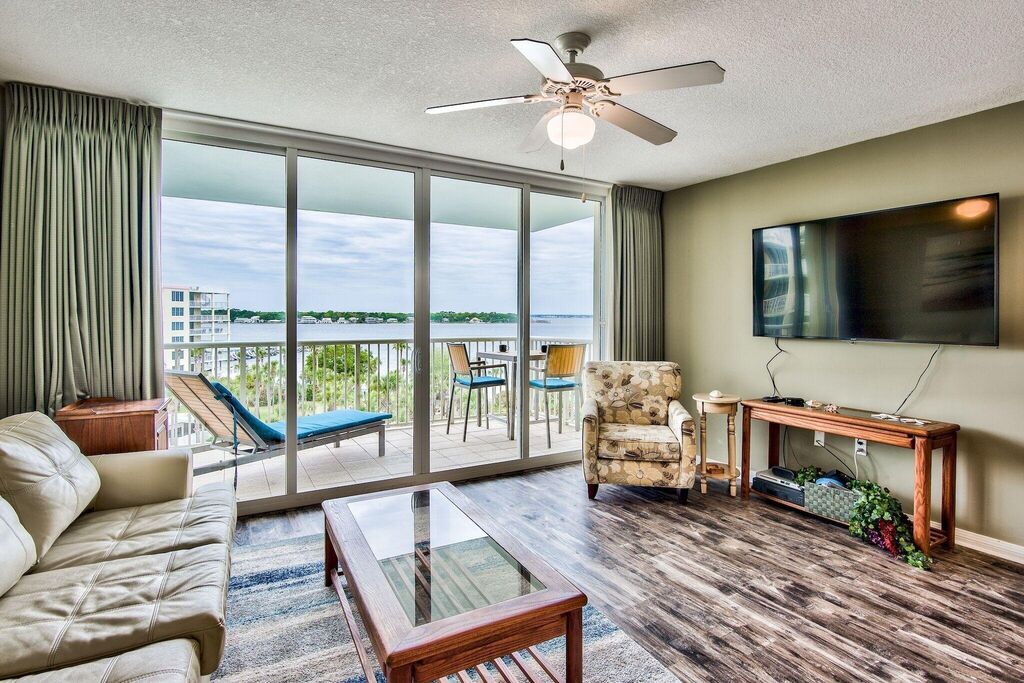2 Condominium vacation rental located in Okaloosa Island 1