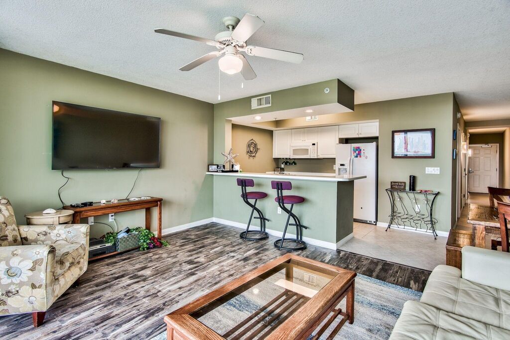 2 Condominium vacation rental located in Okaloosa Island 1