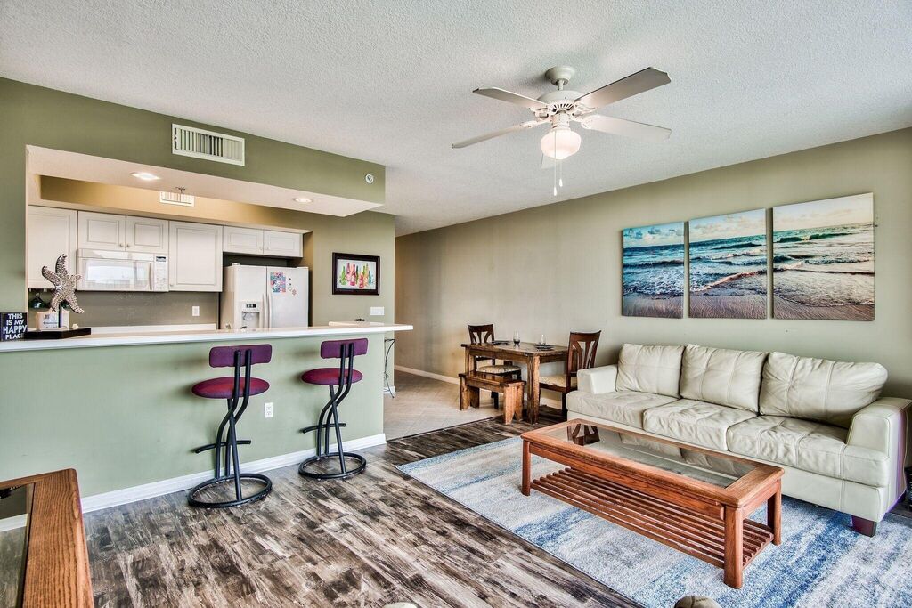 2 Condominium vacation rental located in Okaloosa Island 1