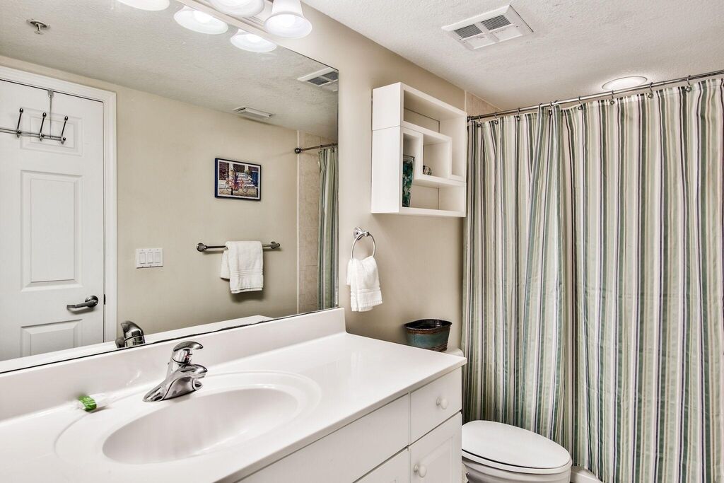 2 Condominium vacation rental located in Okaloosa Island 1