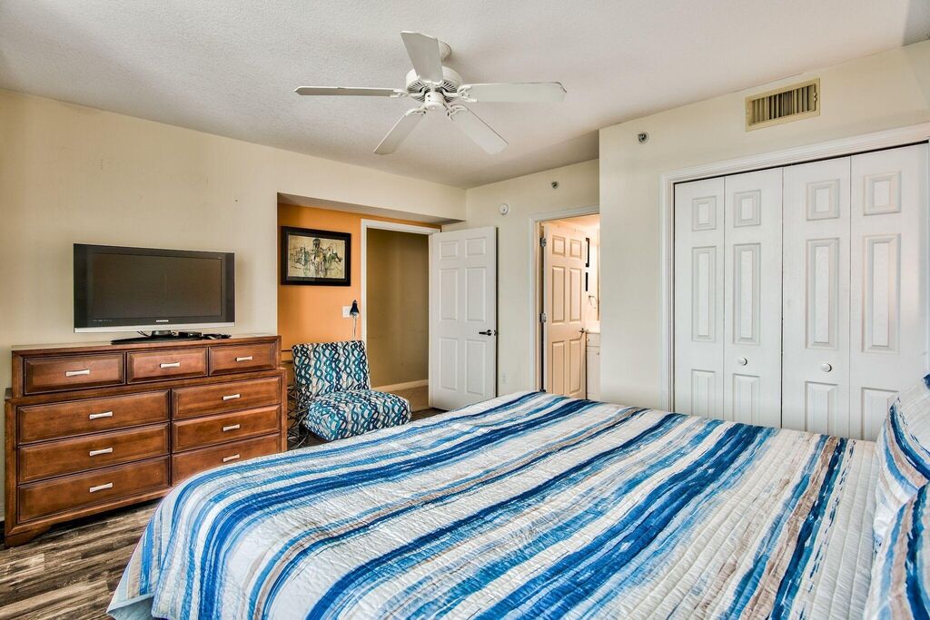 2 Condominium vacation rental located in Okaloosa Island 1