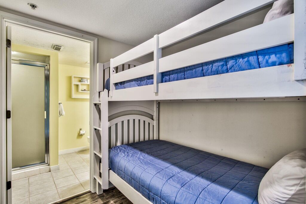 2 Condominium vacation rental located in Okaloosa Island 1