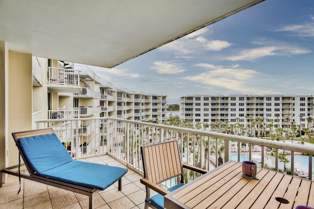 2 Condominium vacation rental located in Okaloosa Island 1