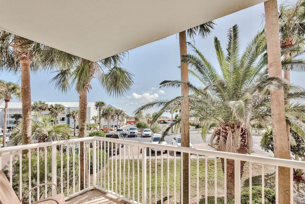 2 Condominium vacation rental located in Okaloosa Island 1
