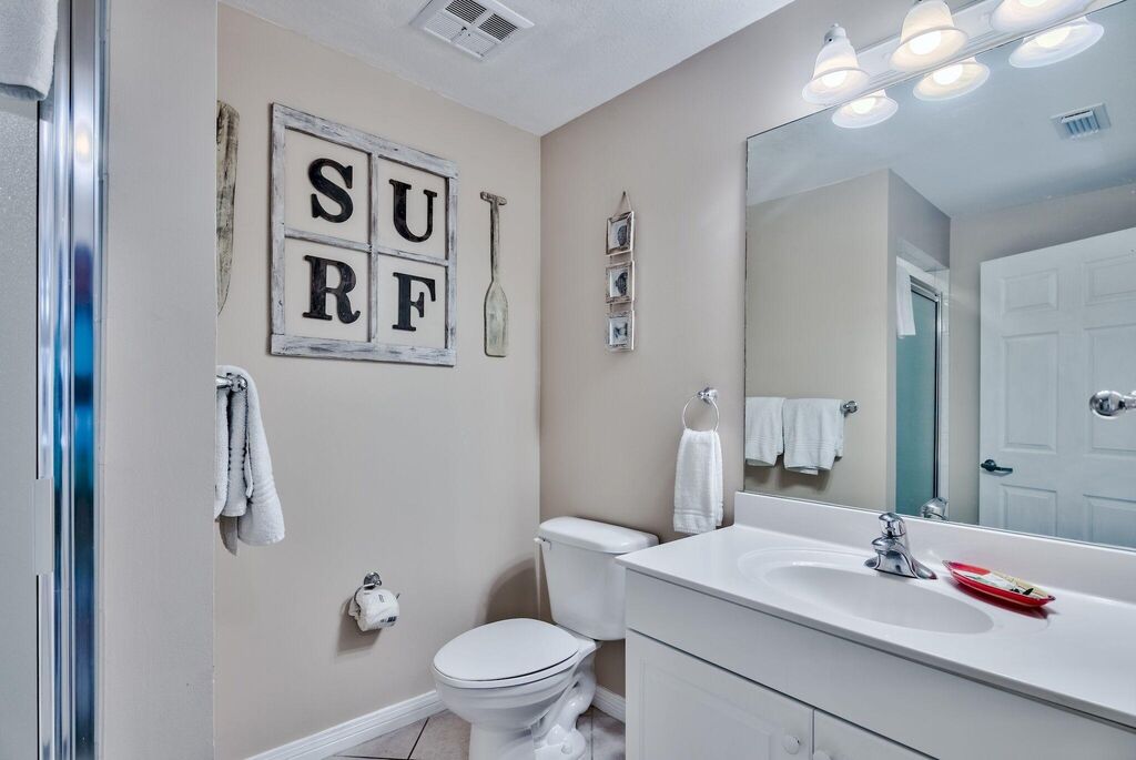 2 Condominium vacation rental located in Okaloosa Island 1