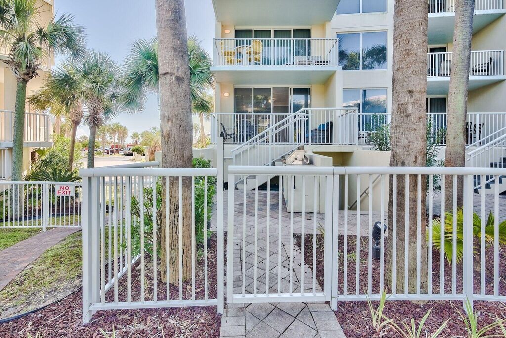 2 Condominium vacation rental located in Okaloosa Island 1
