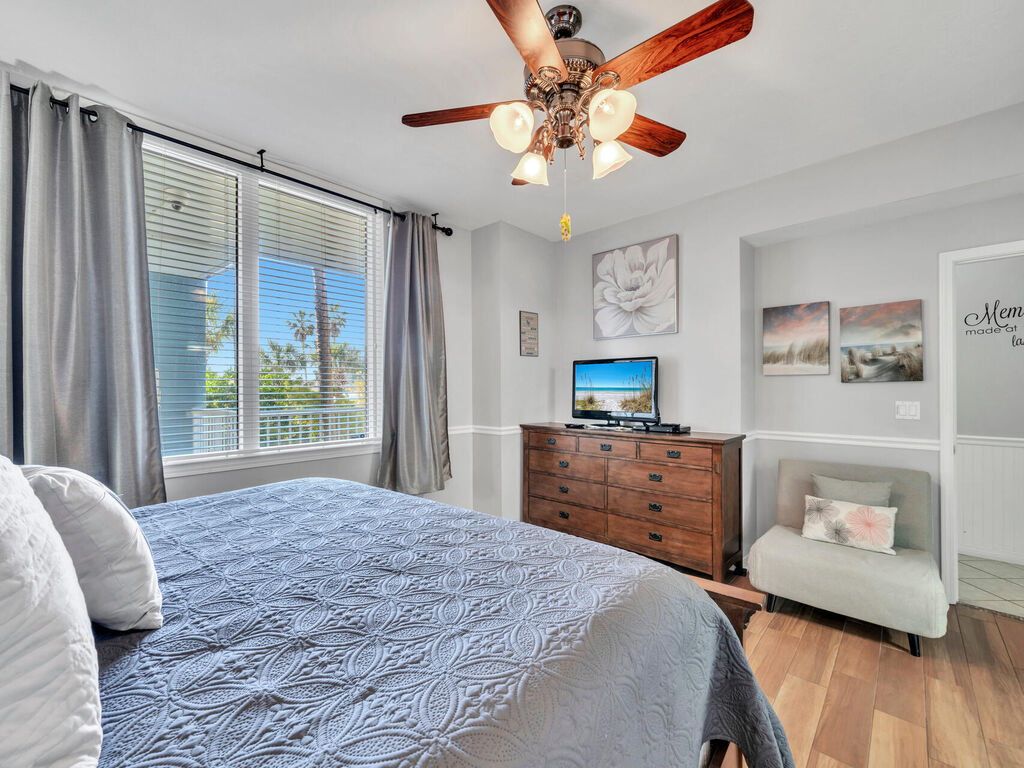 2 Condominium vacation rental located in Okaloosa Island 1