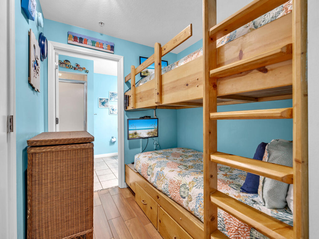 2 Condominium vacation rental located in Okaloosa Island 1