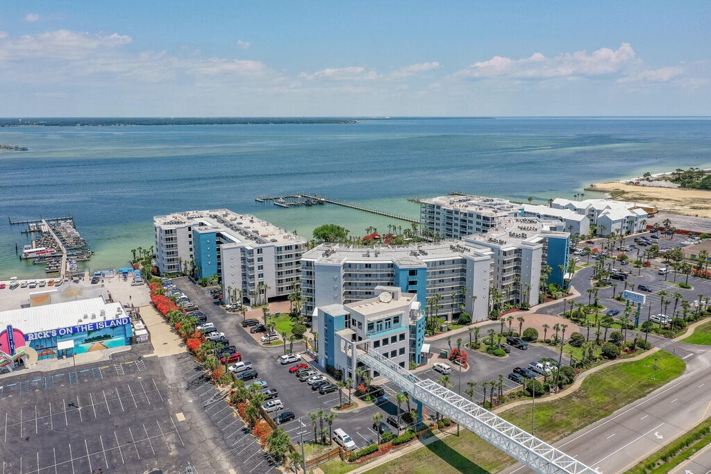 2 Condominium vacation rental located in Okaloosa Island 1