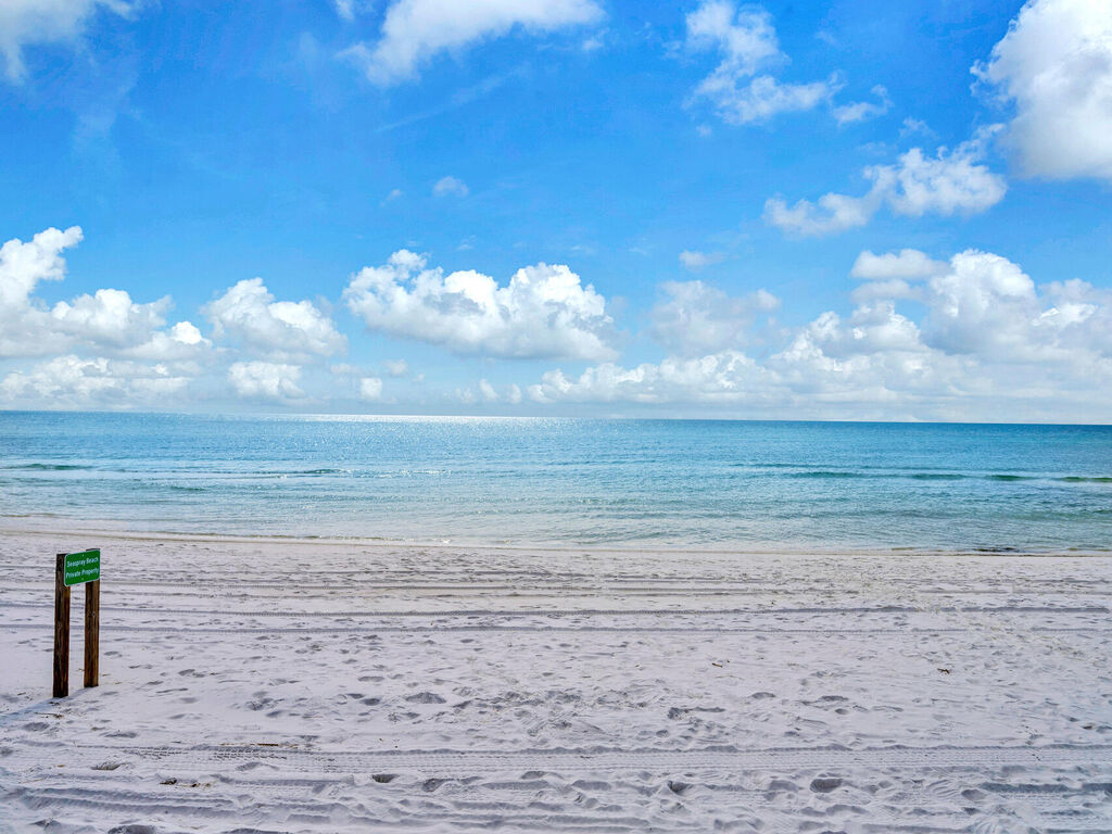 2 Condominium vacation rental located in Okaloosa Island 1