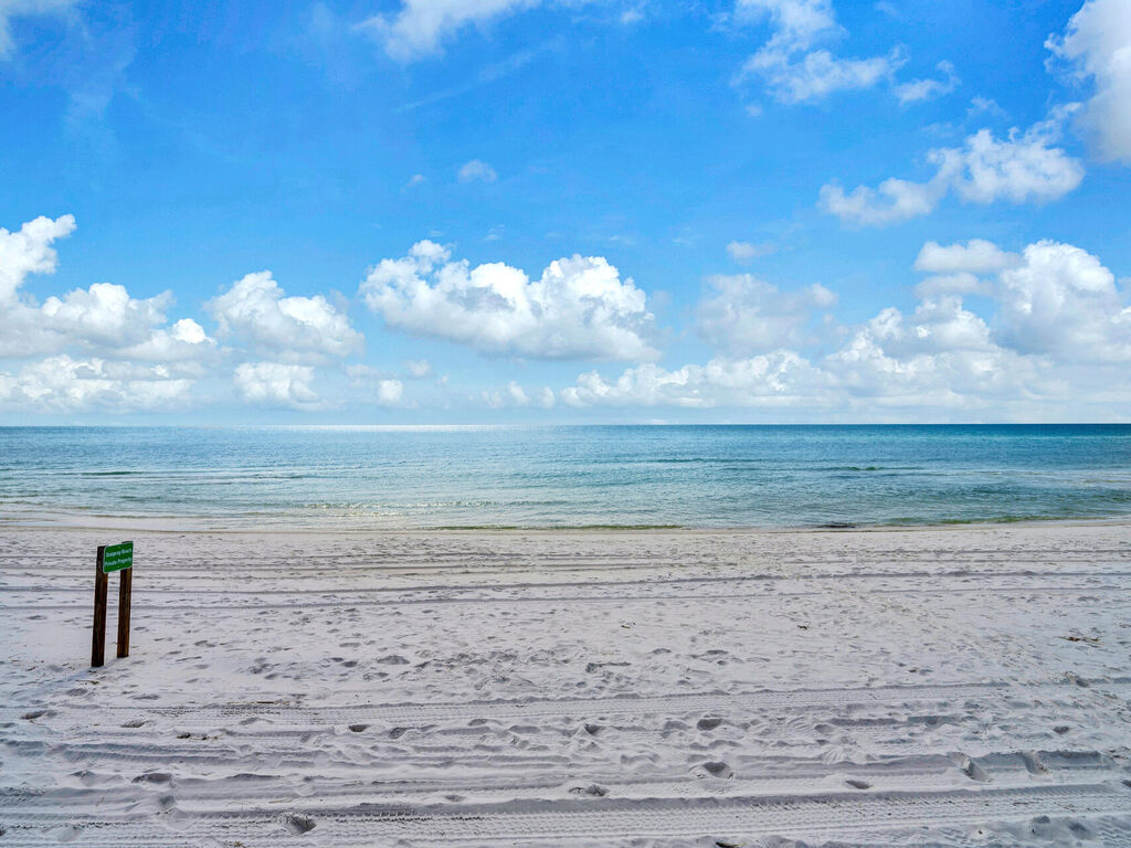 2 Condominium vacation rental located in Okaloosa Island 1