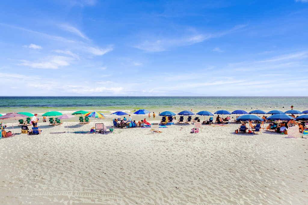 2 Condominium vacation rental located in Okaloosa Island 1