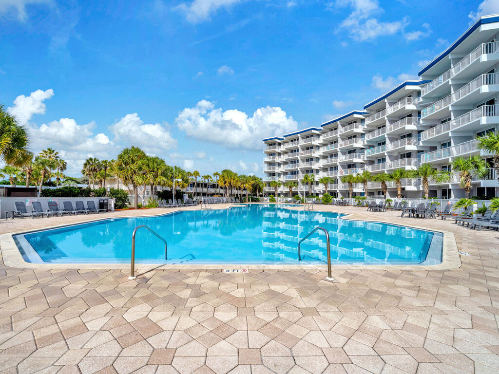 2 Condominium vacation rental located in Okaloosa Island 1