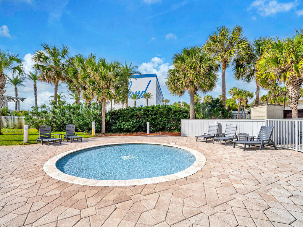 2 Condominium vacation rental located in Okaloosa Island 1