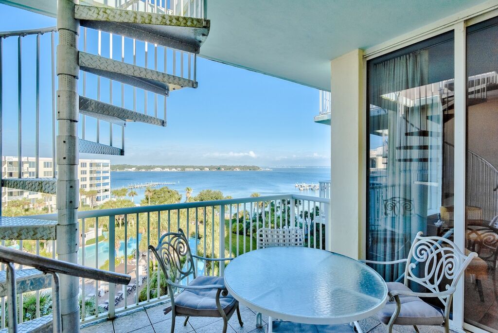3 Condominium vacation rental located in Okaloosa Island 1