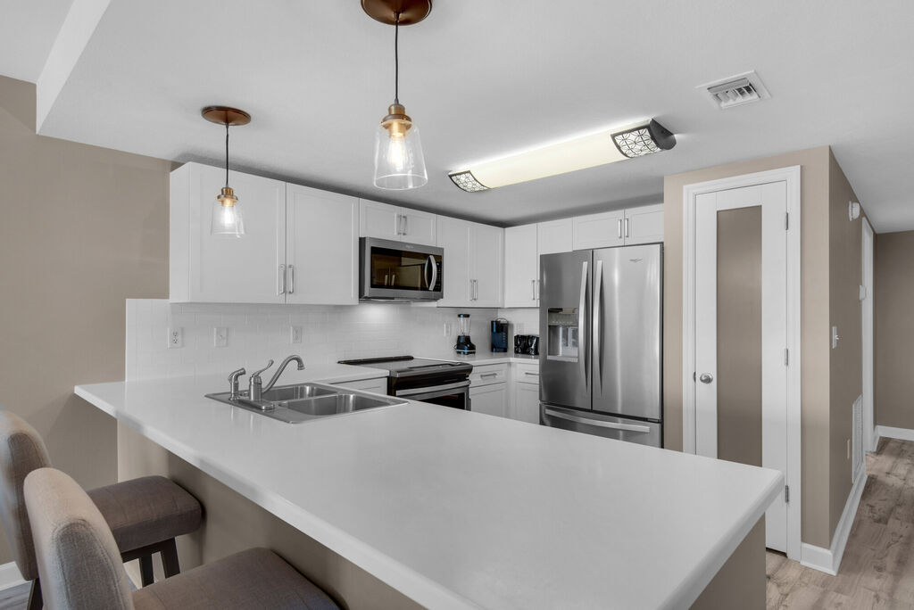 2 Condominium vacation rental located in Destin 1
