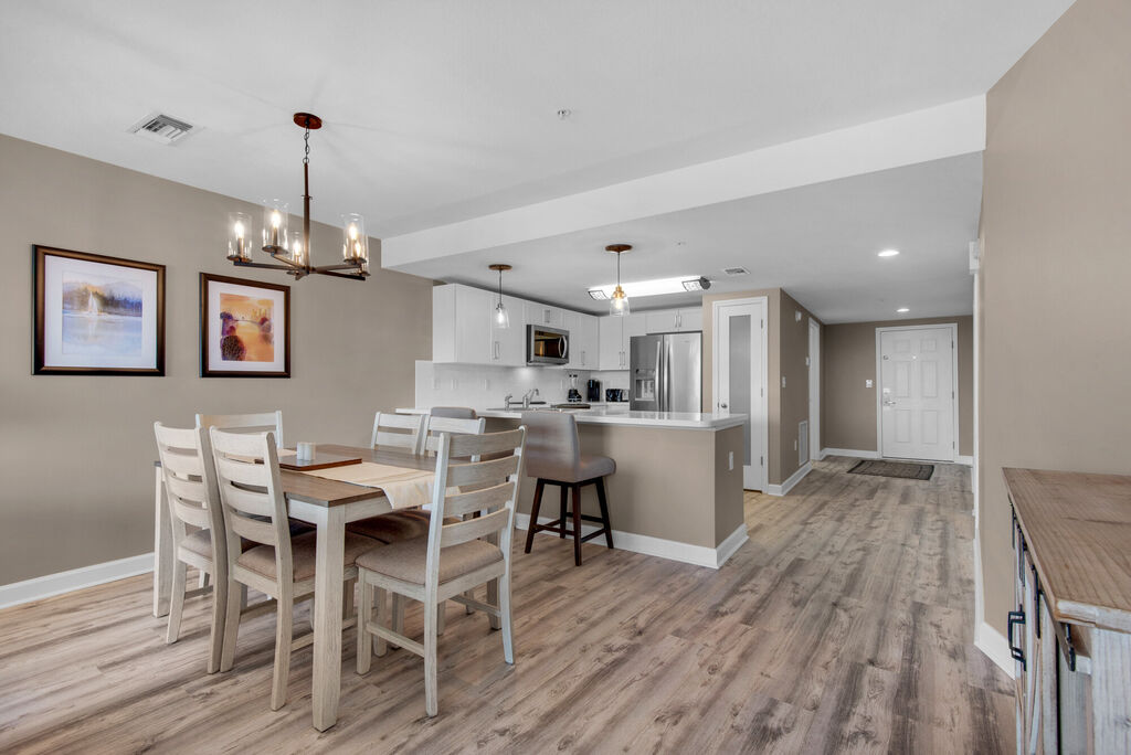 2 Condominium vacation rental located in Destin 1