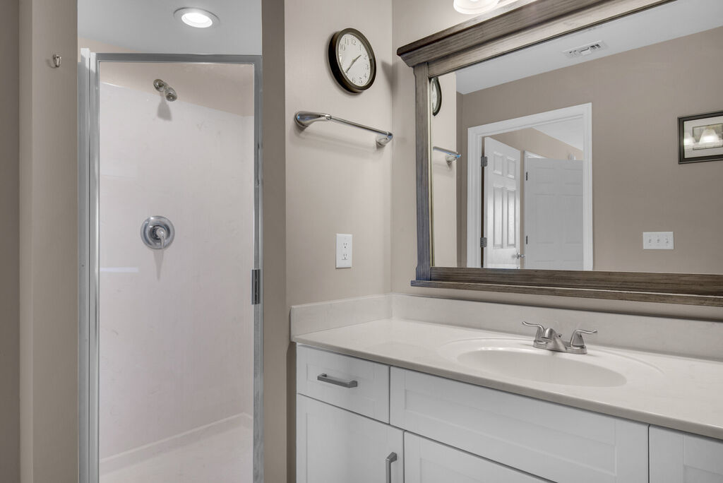 2 Condominium vacation rental located in Destin 1