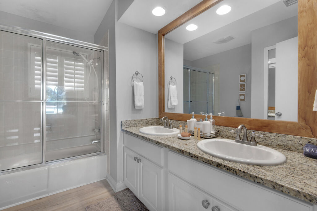 2 House vacation rental located in Destin 1
