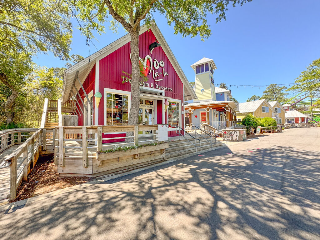 2 House vacation rental located in Destin 1