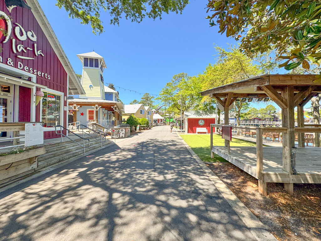 2 House vacation rental located in Destin 1